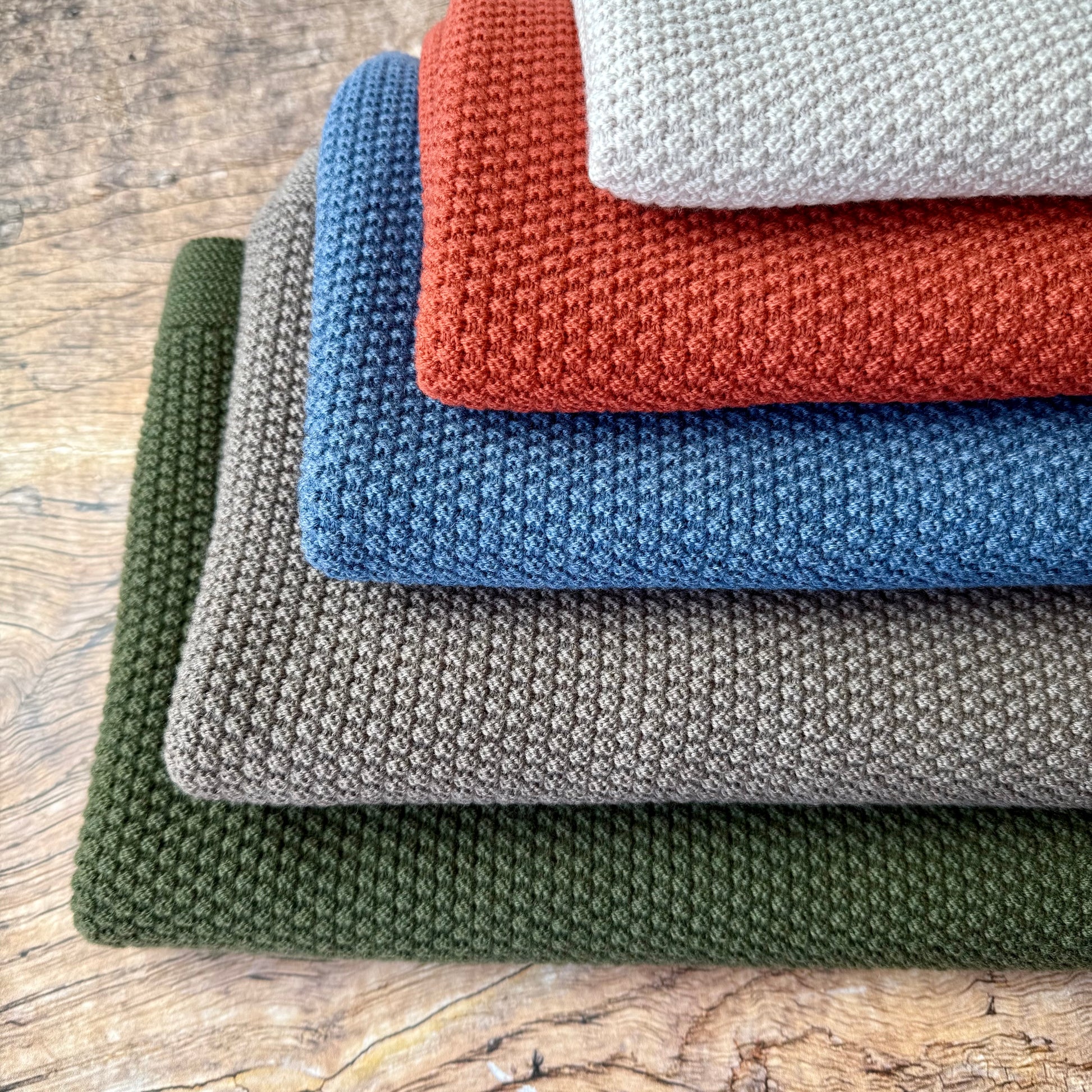 Babydecke aus Merinowolle „Hallo Welt“ - Tausendglück