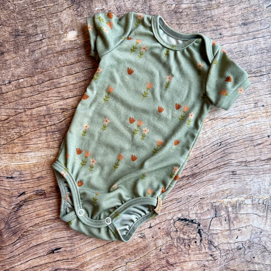 Glücksgriff „Glücks-Body“ aus Wolle/Seide "Tausend Blumen" - 74 kurzarm